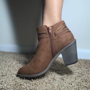 Cute Brown Bootie - size 9.5